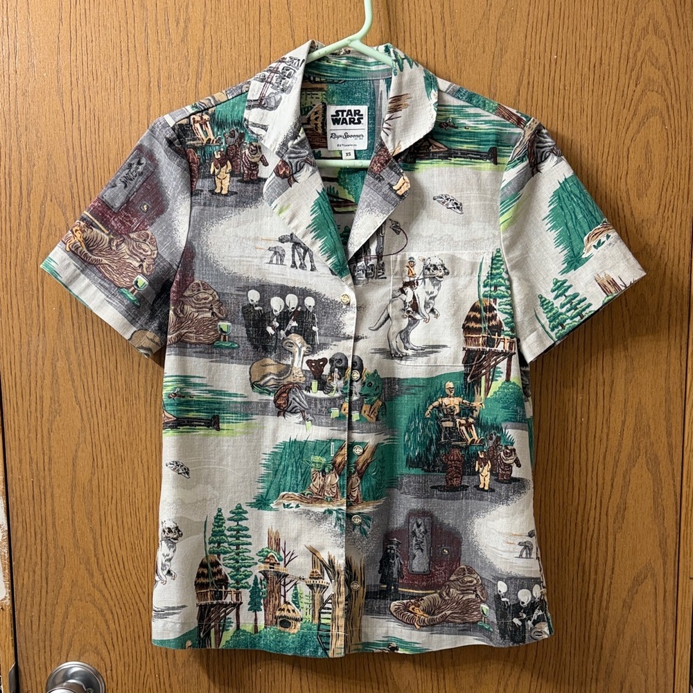 Star Wars Themed Green and Gray Women’s Shirt